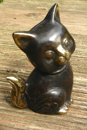 kleine Katze aus Bronze