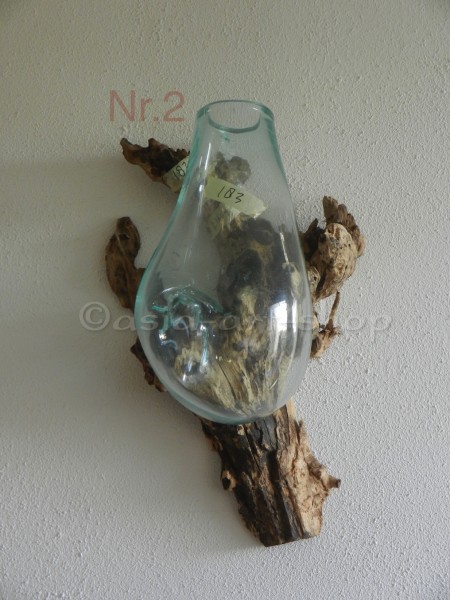 Vase auf Wurzel Wand Nr.2