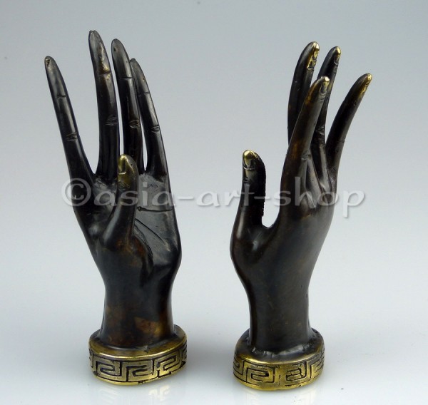 mains de bouddha debout en bronze