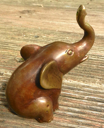 kleiner Elefant aus Bronze